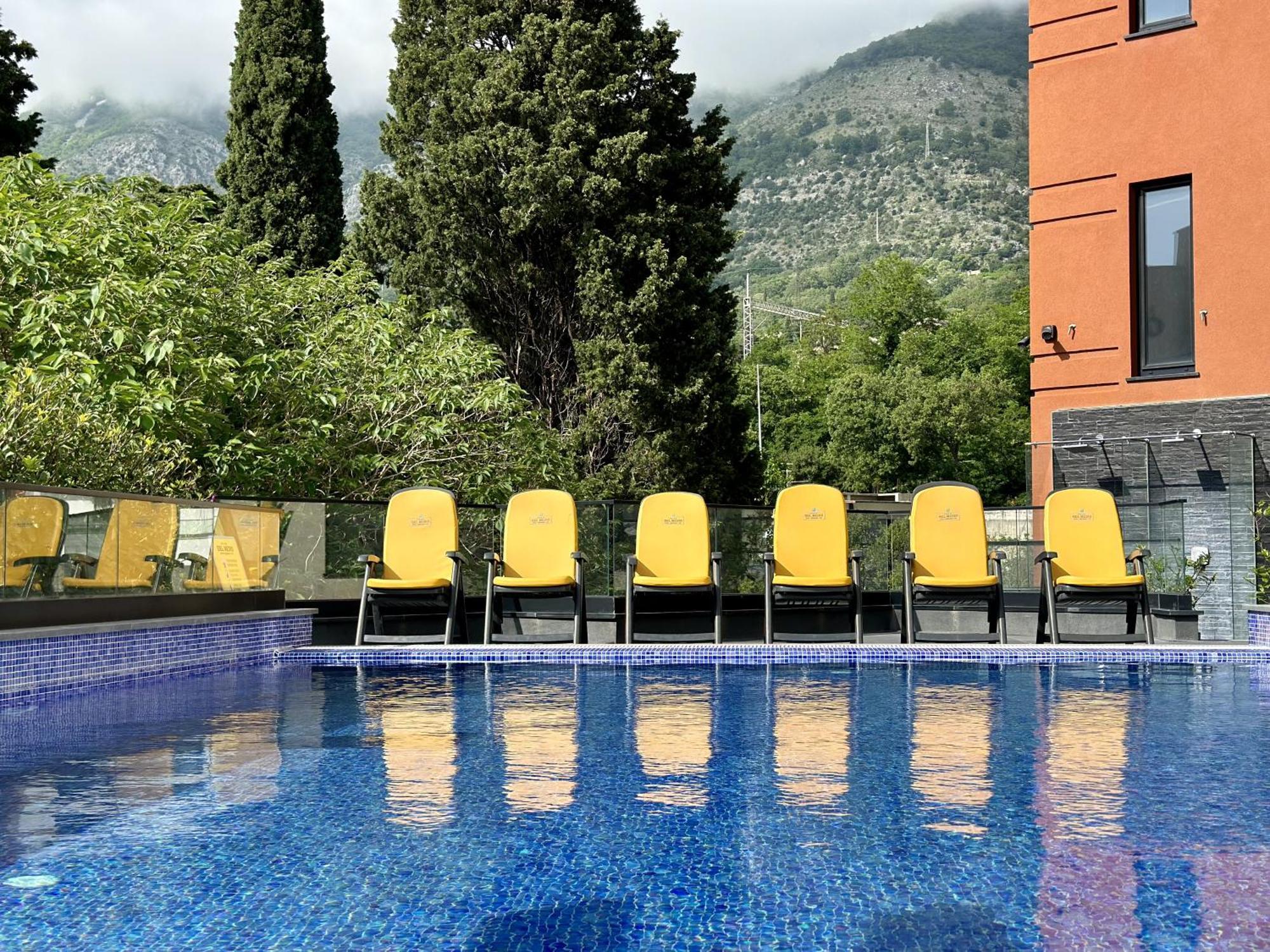 Hotel Del Medio Sutomore Exterior photo